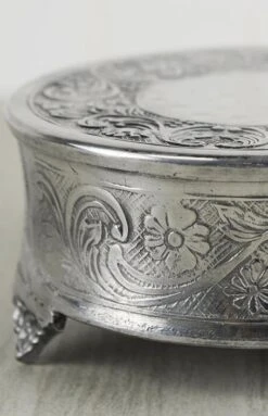 Round Embossed 6" Dessert Plateau