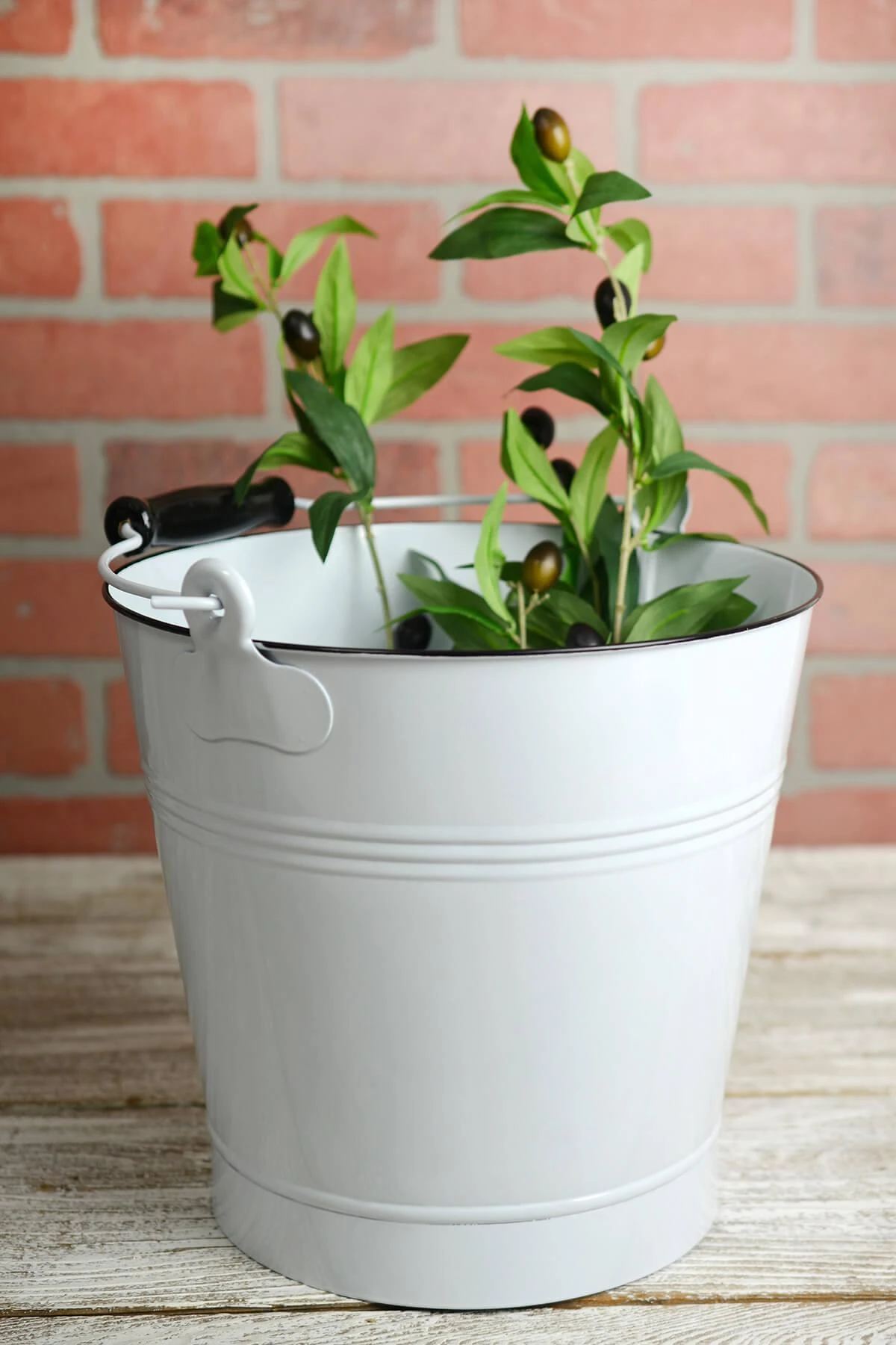 White Enamel 10" Bucket With Swivel Handle 1 White Enamel 10" Bucket With Swivel Handle